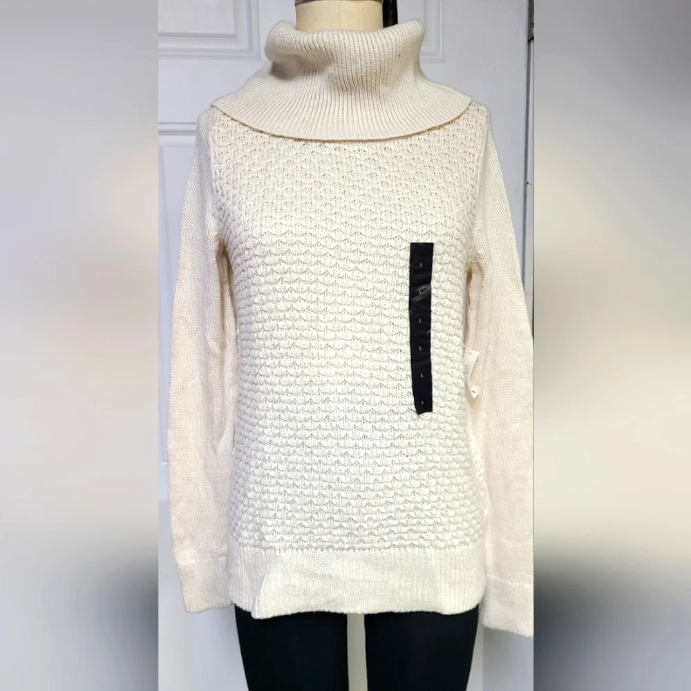 Sweater - Picture 1 of 6